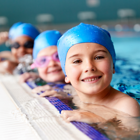 Групповые занятия для детей в бассейне с морской водой в Devon Medical