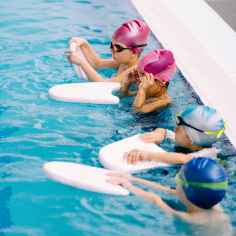 Групповые занятия для детей в бассейне с морской водой в Devon Medical